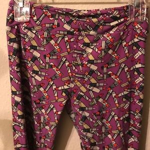 Lularoe lipstick leggings!