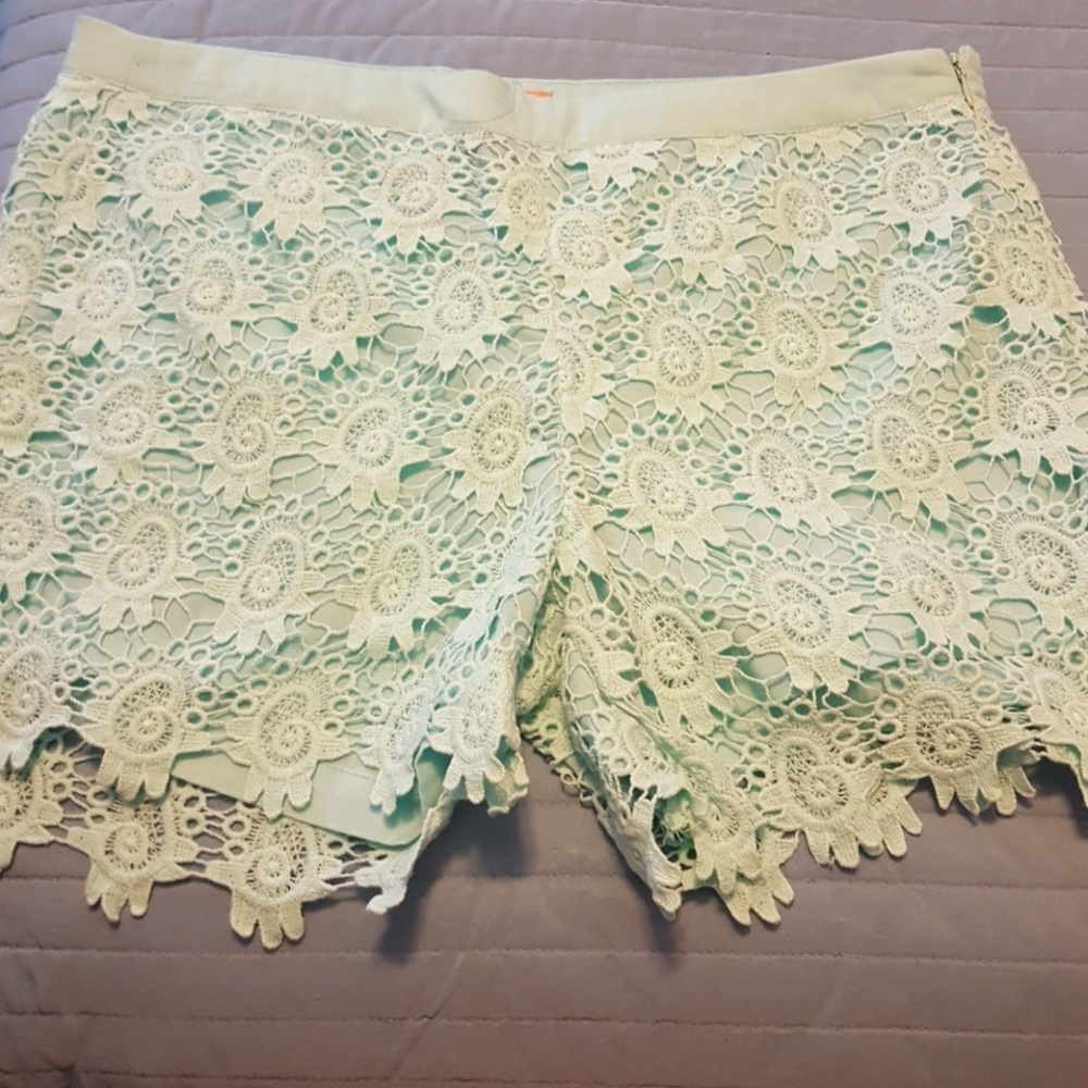 Cute mint green lacy shorts size 7
