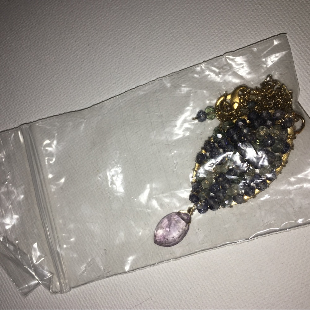 pretty necklace - Picture 2 of 4