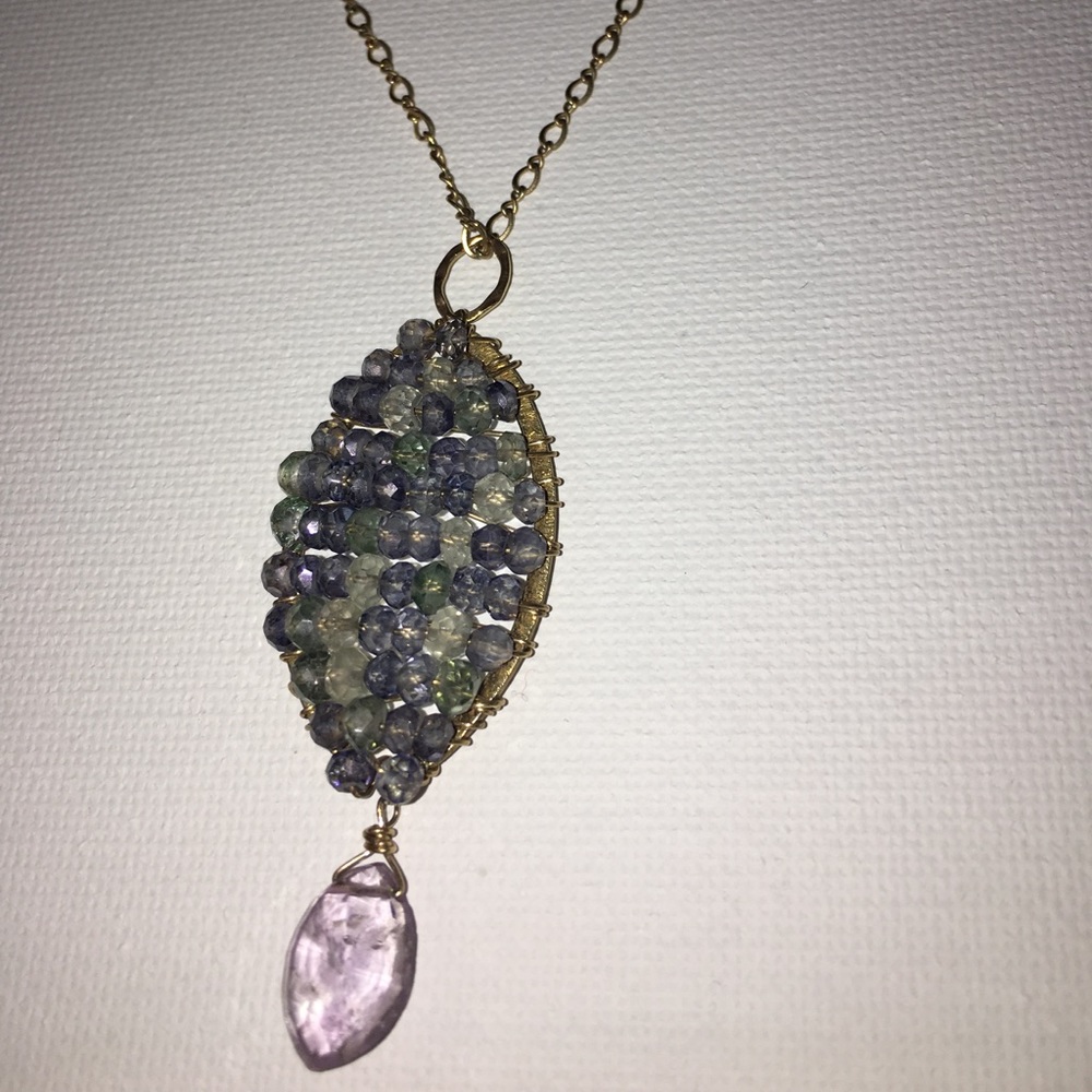 pretty necklace - Picture 3 of 4