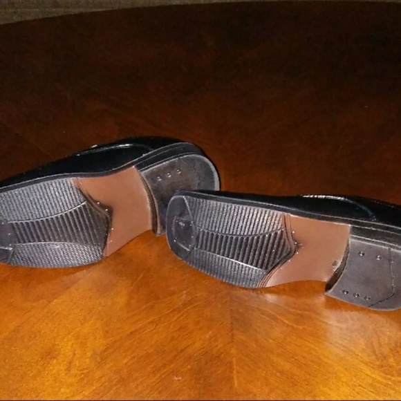 Shoe's - Picture 3 of 4