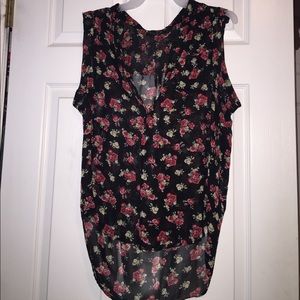 🌸Sleeveless high low top