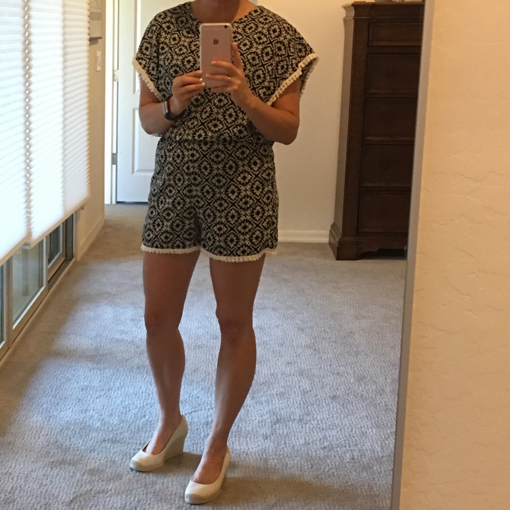 Adorable black and white patterned romper!!