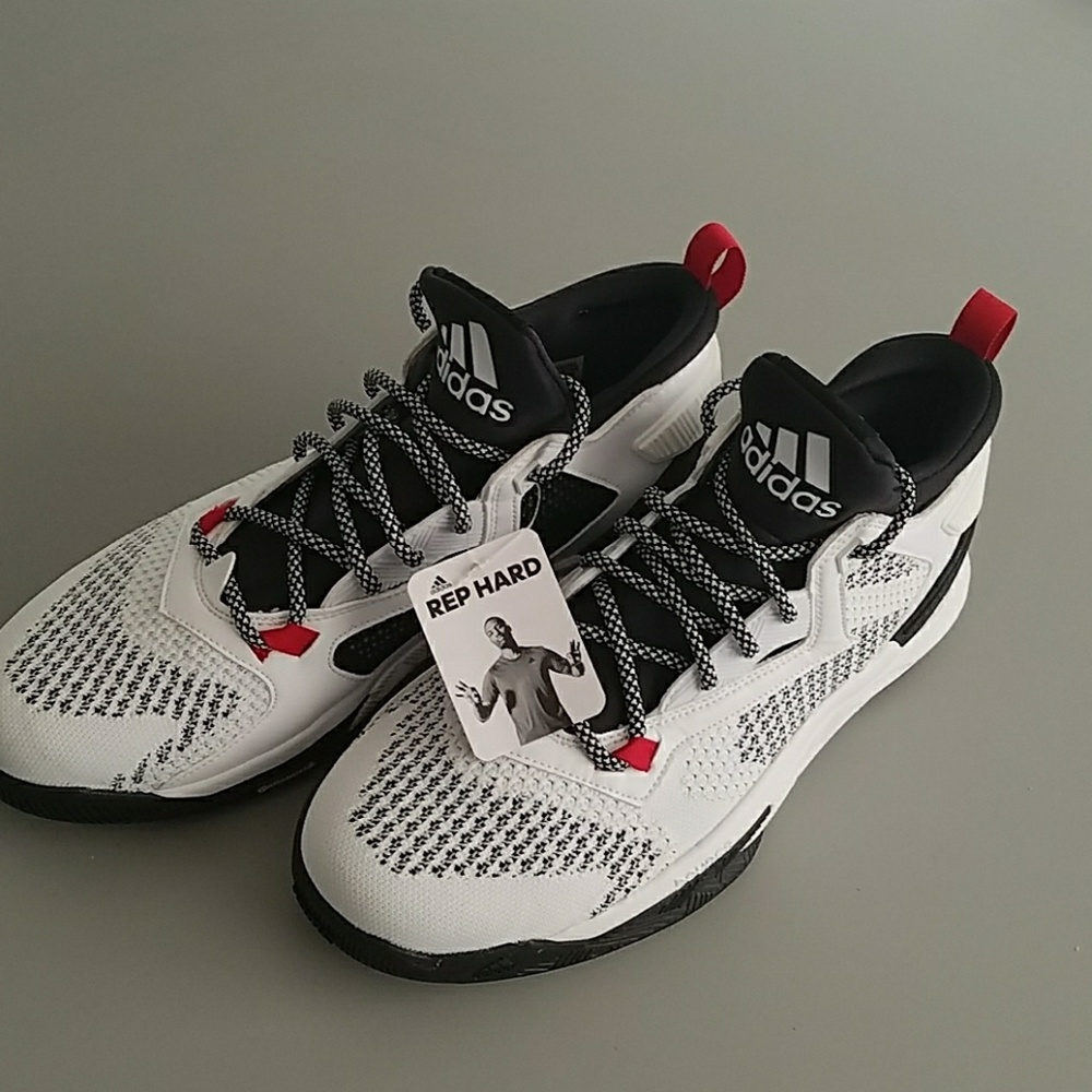 D Lillard 2 NBA COLLECTORS EDITION GAME