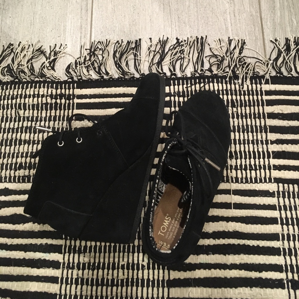 Toms wedges