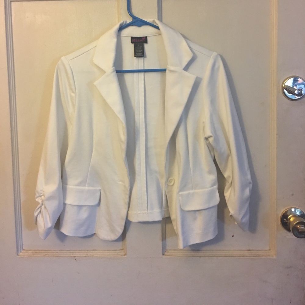 Cute juniors blazer, cute sleeve detail