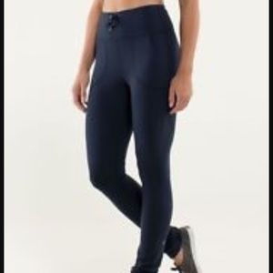 Lululemon " skinny will" navy yoga leggings size 8