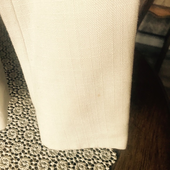 Host pic 🎉Beautiful Blazer-Linen look 🍁 - Picture 2 of 3