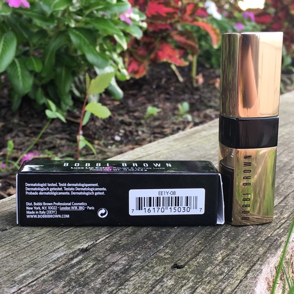 Bobbi Brown Luxe Lipstick- Shade 8, Soft Berry - Picture 3 of 3