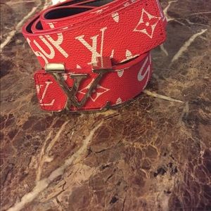 Louis Vuitton x supreme belt