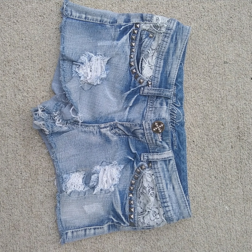 Laced pockets with studs