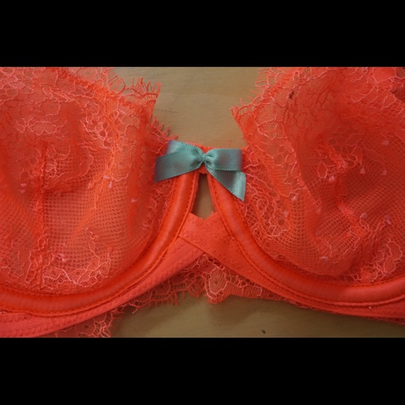 Orange Victoria secret bra - Picture 3 of 4