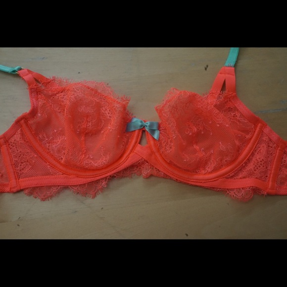 Orange Victoria secret bra - Picture 4 of 4