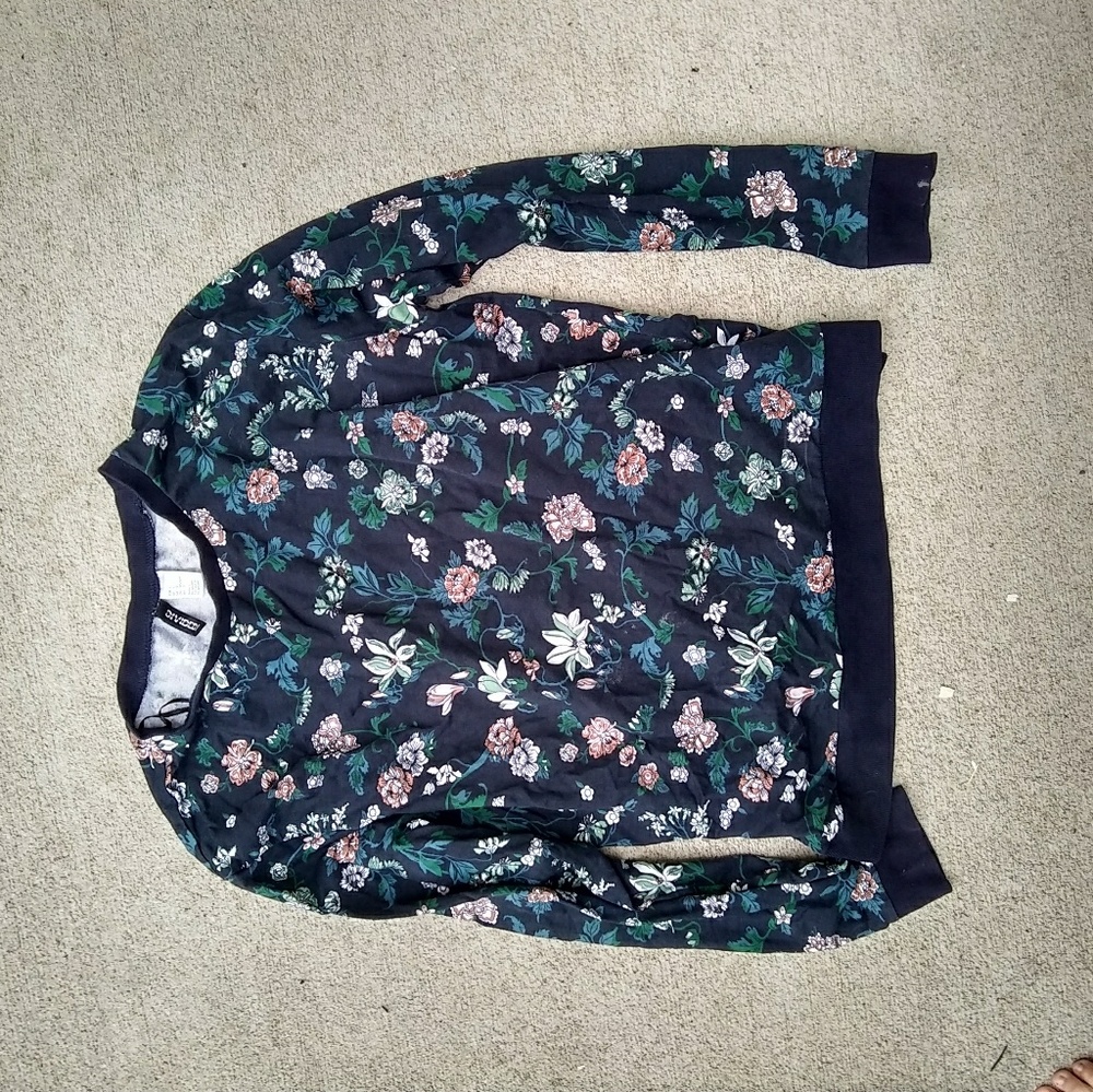 Flowered sweat shirt