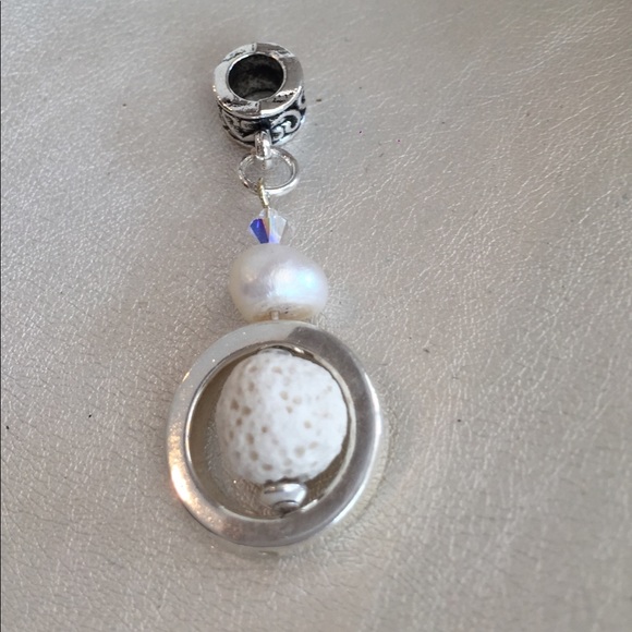 Suede Diffuser Necklace - Picture 4 of 7