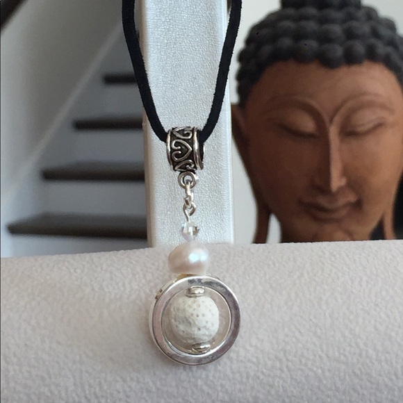 Suede Diffuser Necklace - Picture 5 of 7