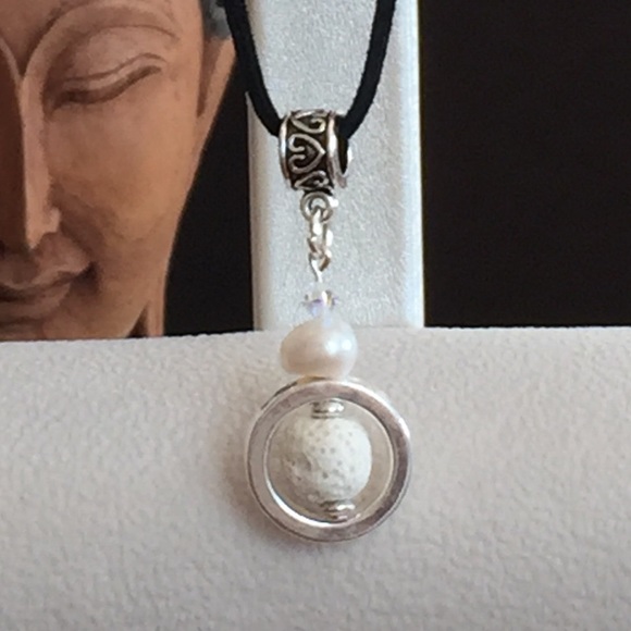 Suede Diffuser Necklace - Picture 6 of 7