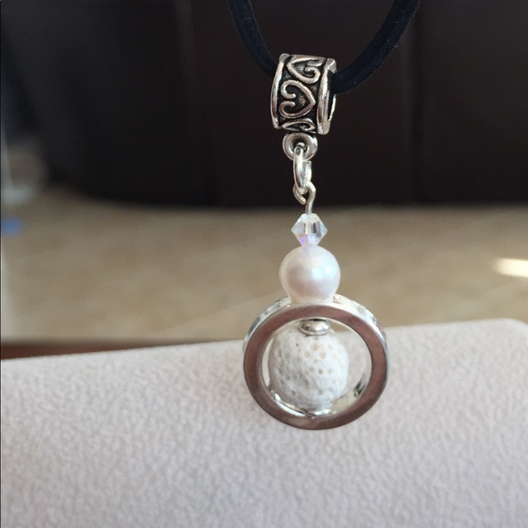 Suede Diffuser Necklace - Picture 7 of 7