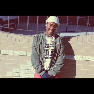 Meet your Posher, Dahnaishia