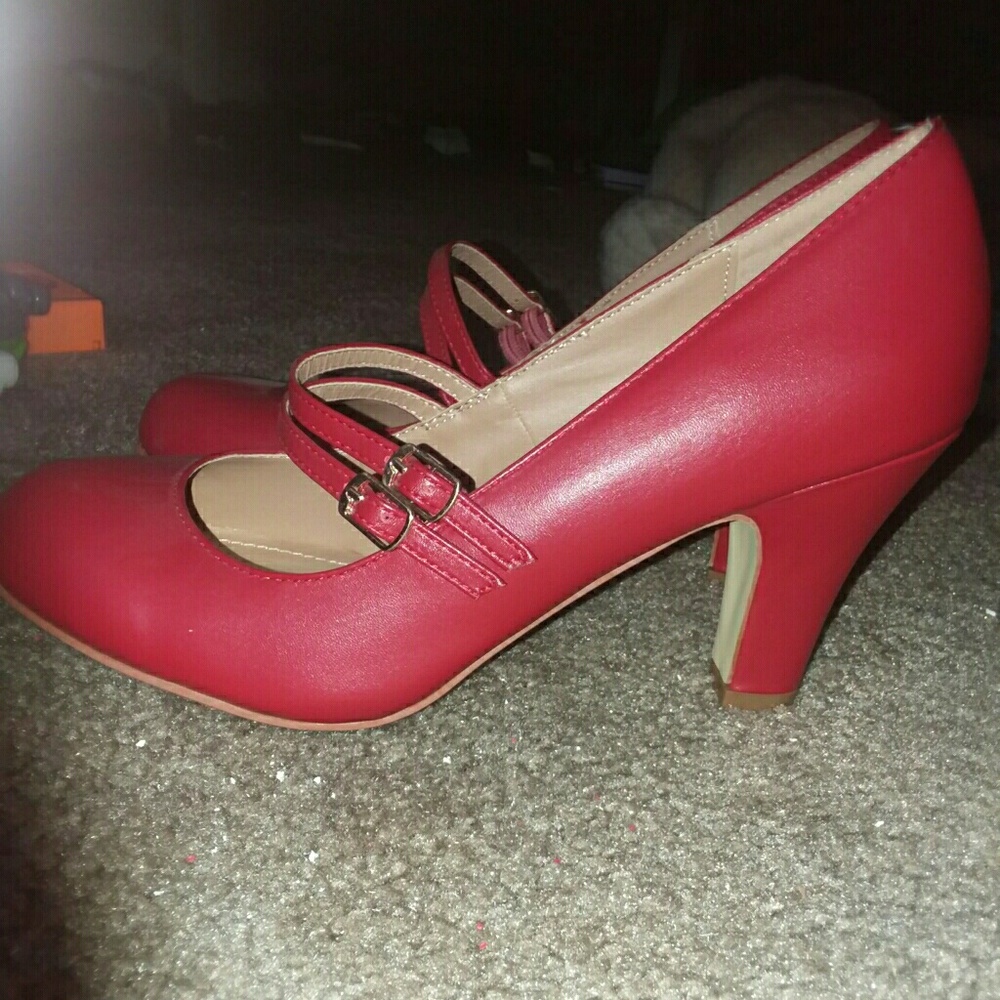 Vintage style red heels