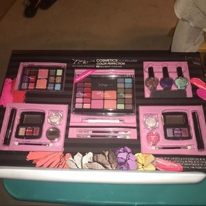 New Without Tags Cosmetics Blockbuster Color