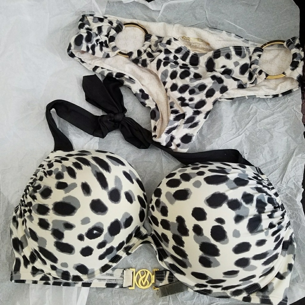Fashionable swimsuit!