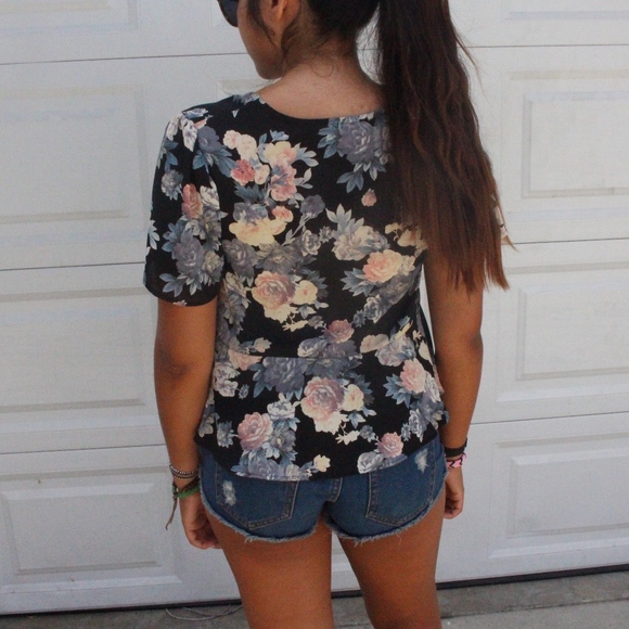 Floral Blouse - Picture 2 of 3