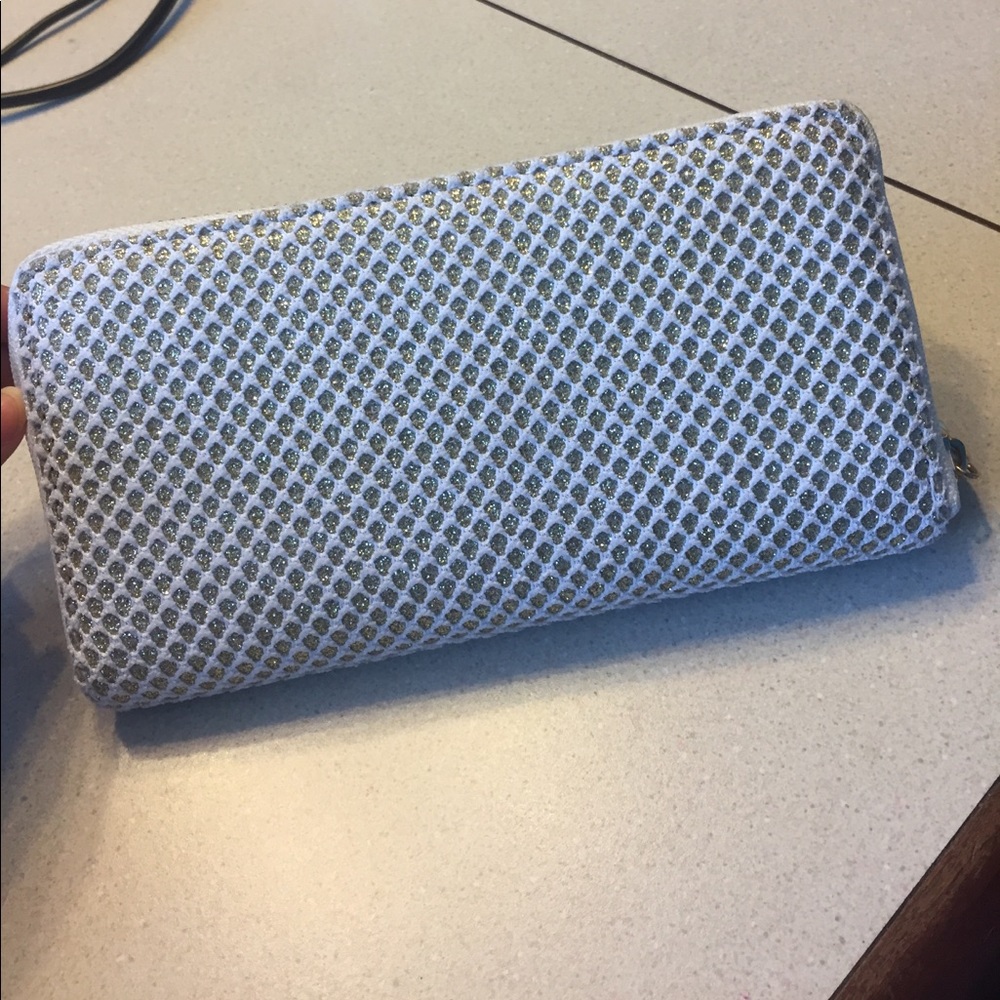 Fashionable wallet, gently used.