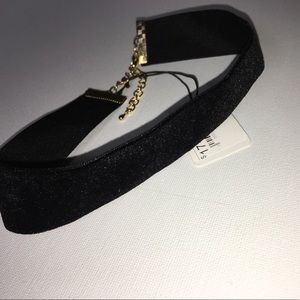 a elegant black velvet choker