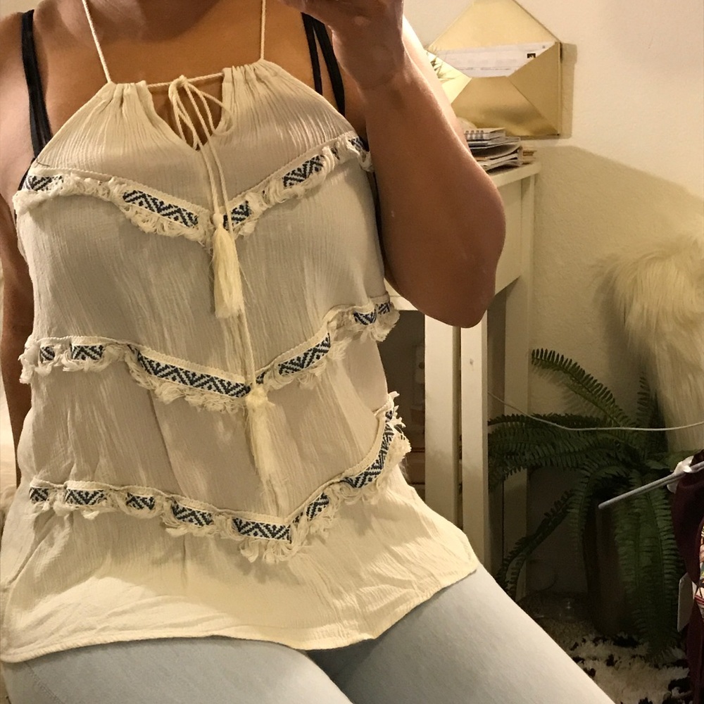 🌻 Embroidered Tank Top - Picture 4 of 8