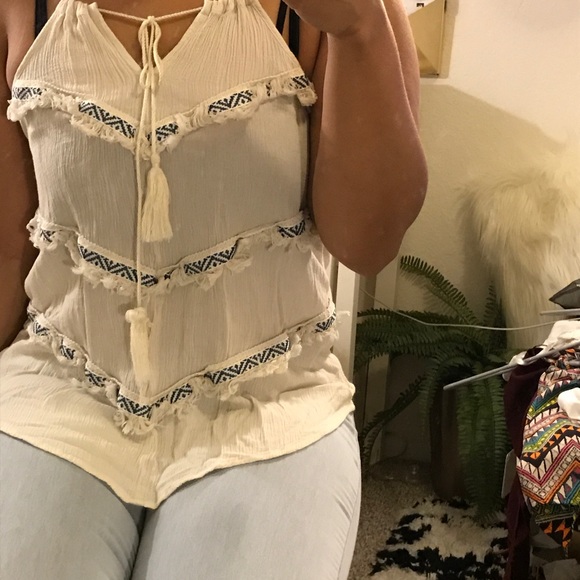 🌻 Embroidered Tank Top - Picture 2 of 8