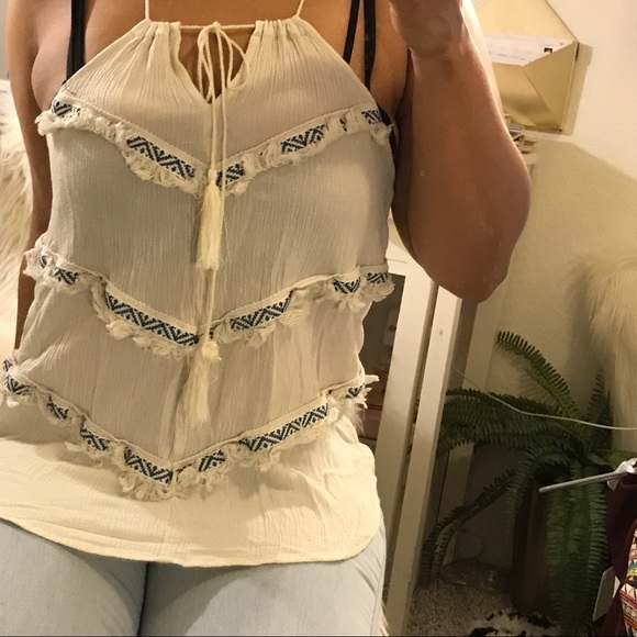 🌻 Embroidered Tank Top - Picture 6 of 8