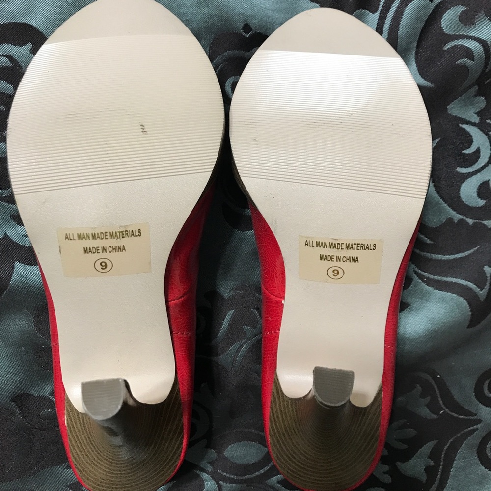 Red heels - Picture 2 of 3