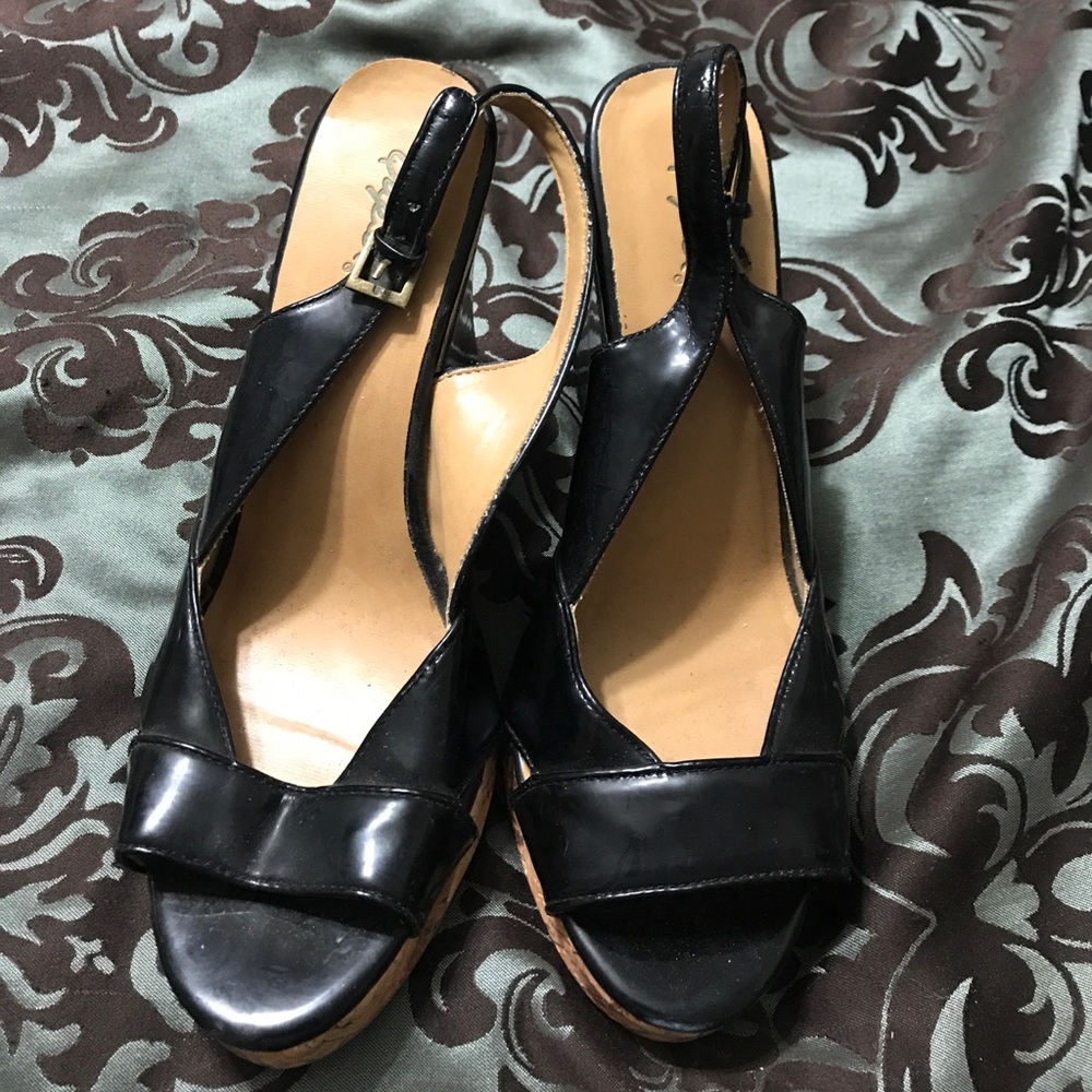 Black wedges