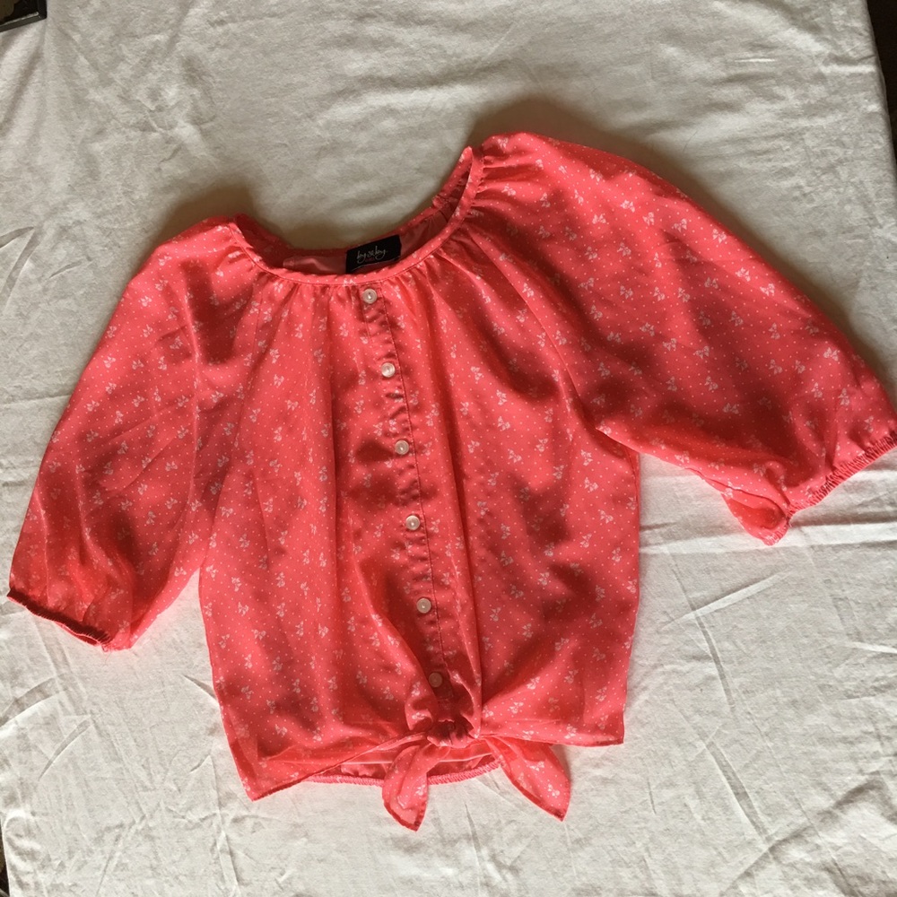 Cute pink blouse with white bows