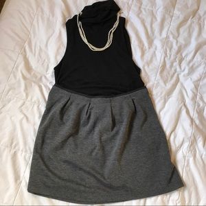 🏷 MOVING SALE 🏷 🗄 M Gray Skirt 🗄