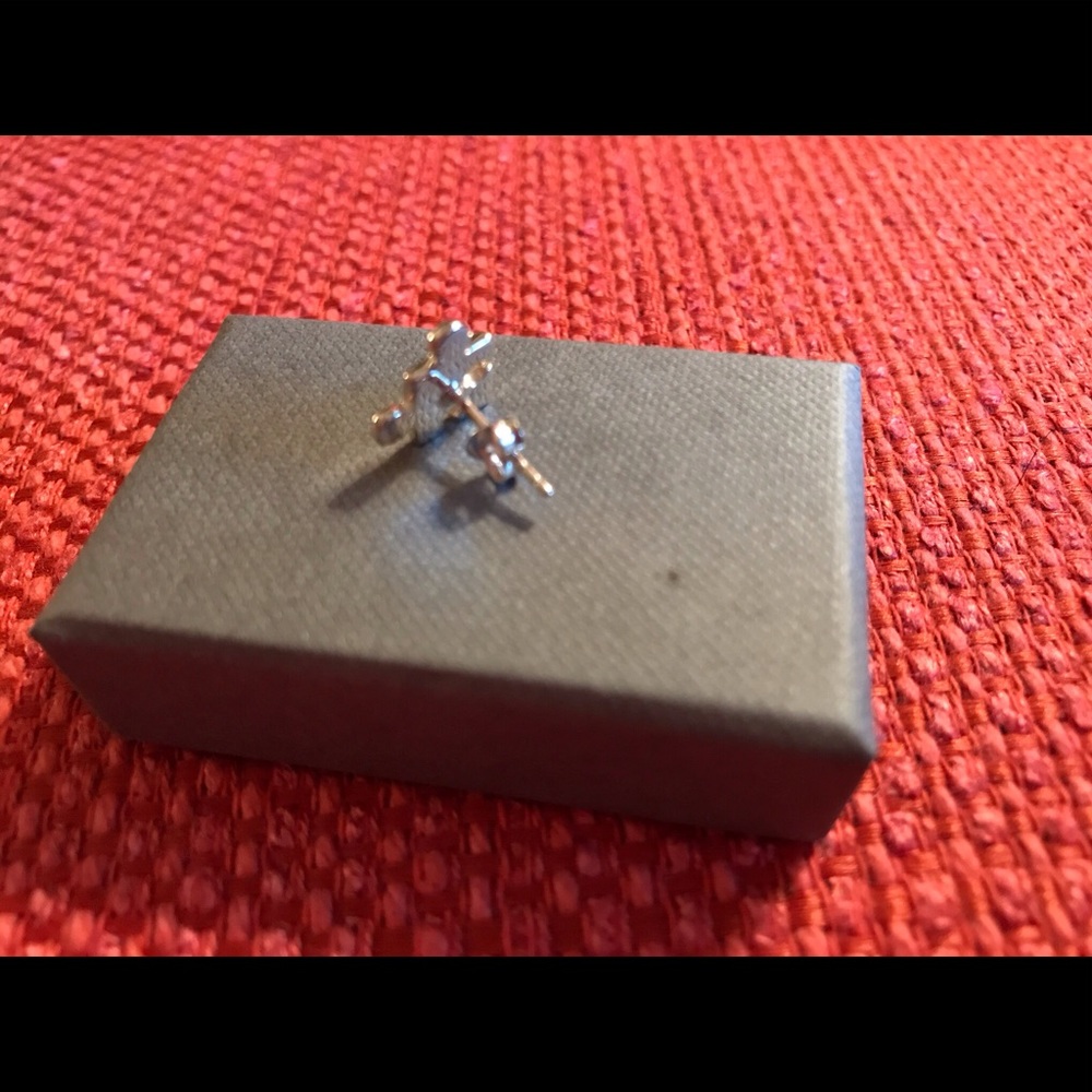 GIFT 🎁 NWT Sterling Silver Jigsaw stud earrings - Picture 3 of 4