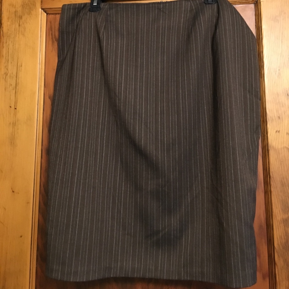 🛑LAST CHANCE🛑 Brown Larry Levine Pencil Skirt