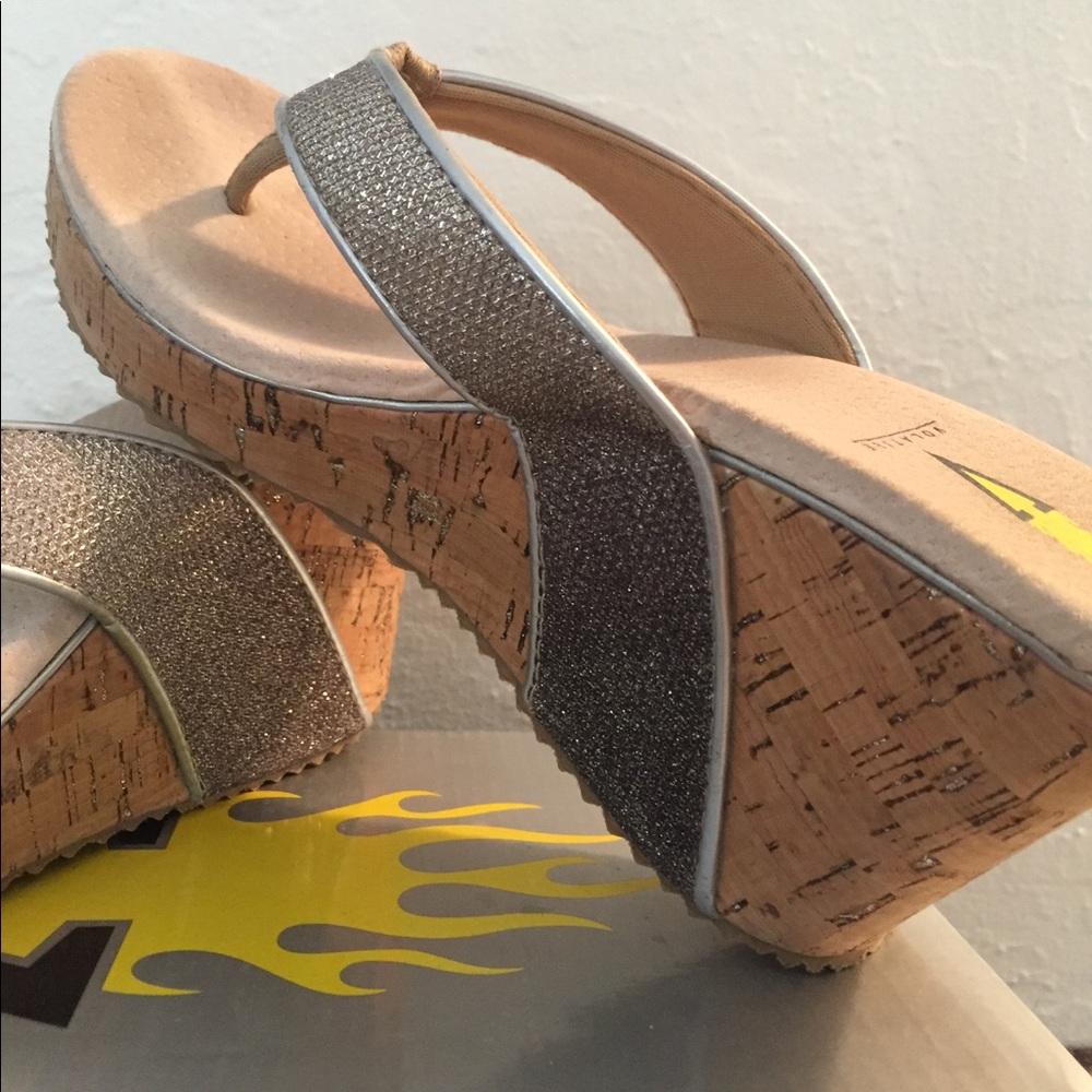 Volatile sandal