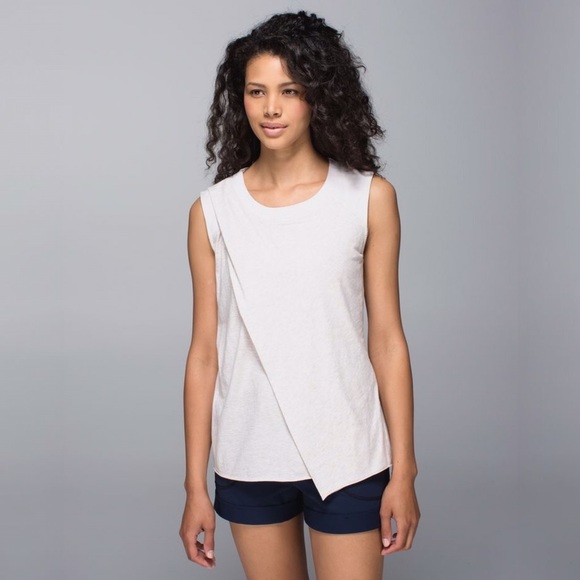 lululemon athletica Tops - LULULEMON to class tee in heathered dune