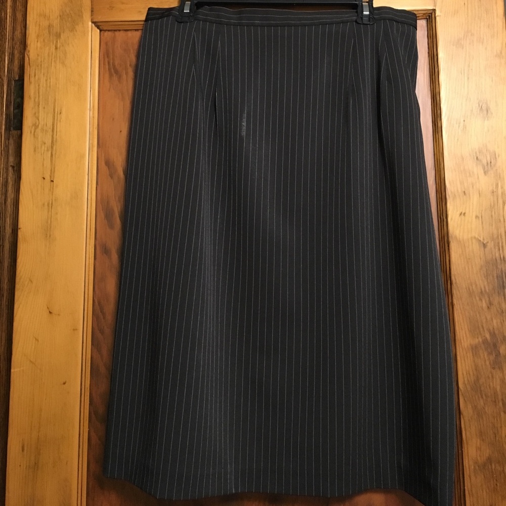 🛑LAST CHANCE🛑 Dressy Pinstripe Skirt