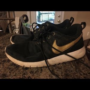 Nike Roche size 7