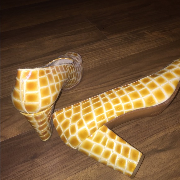 Heels - Picture 2 of 2