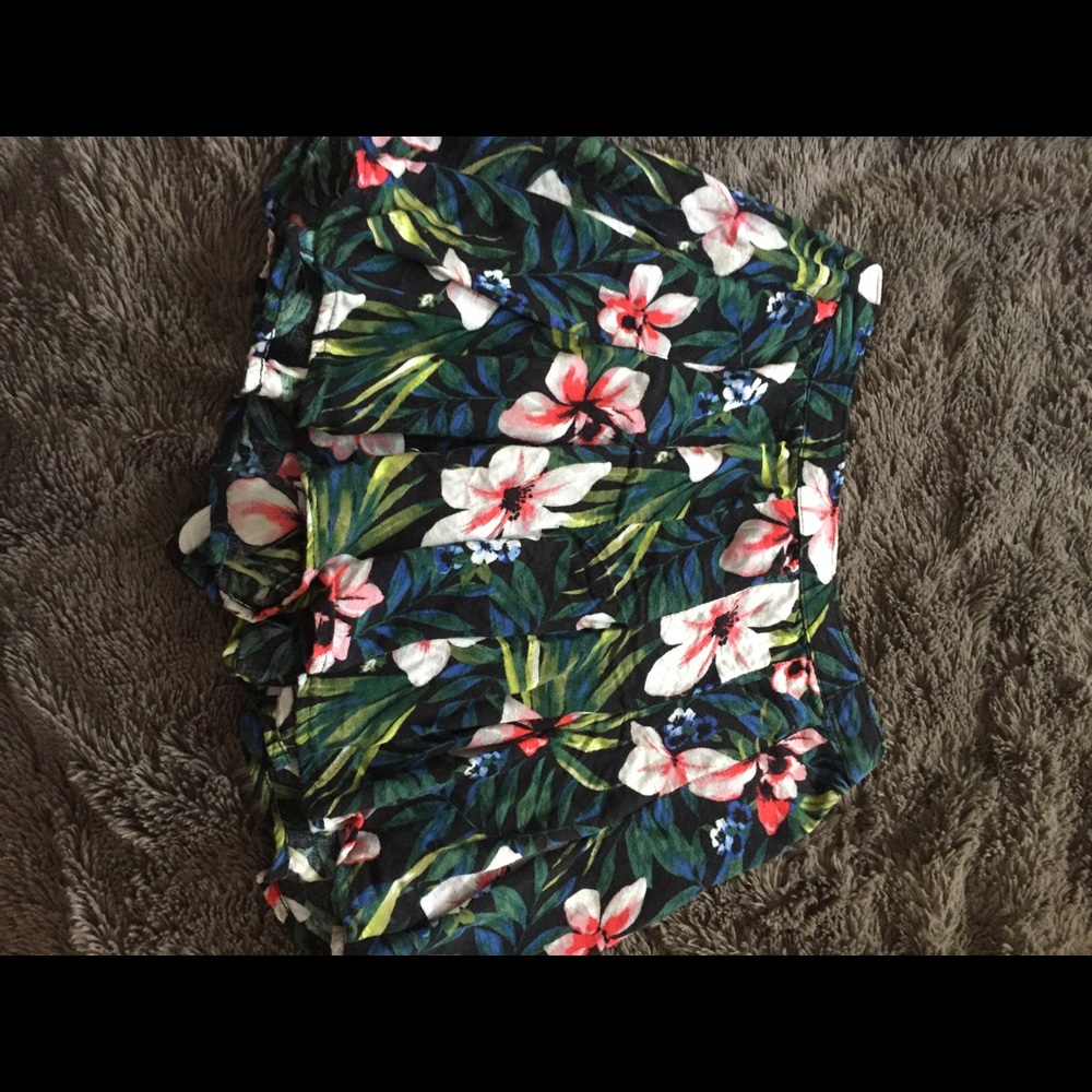 Flows floral shorts
