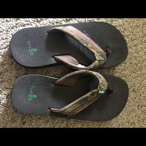 Sanuk boys flip flops