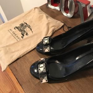 Burberry patent leather pumps