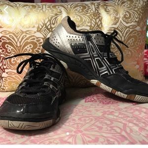 Asics volleyball shoes