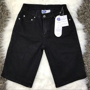 NEW DG2 by Diane Gilman Black Bermuda Shorts size2