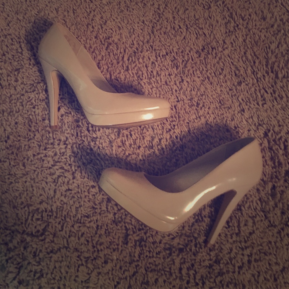 Sexy nude Aldo heels! Size 7; great condition!