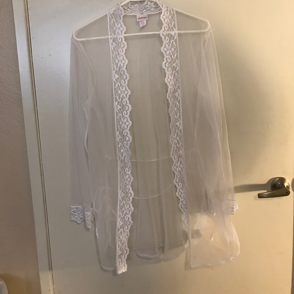 🎉SALE🎉 White Frederick's of Hollywood Lace Robe